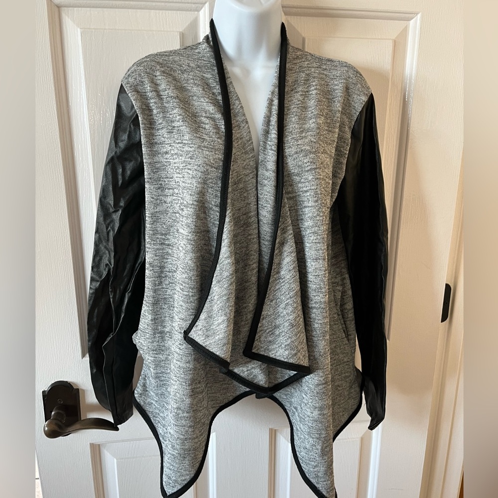 Nadasha cardigan size S fake leather and gray